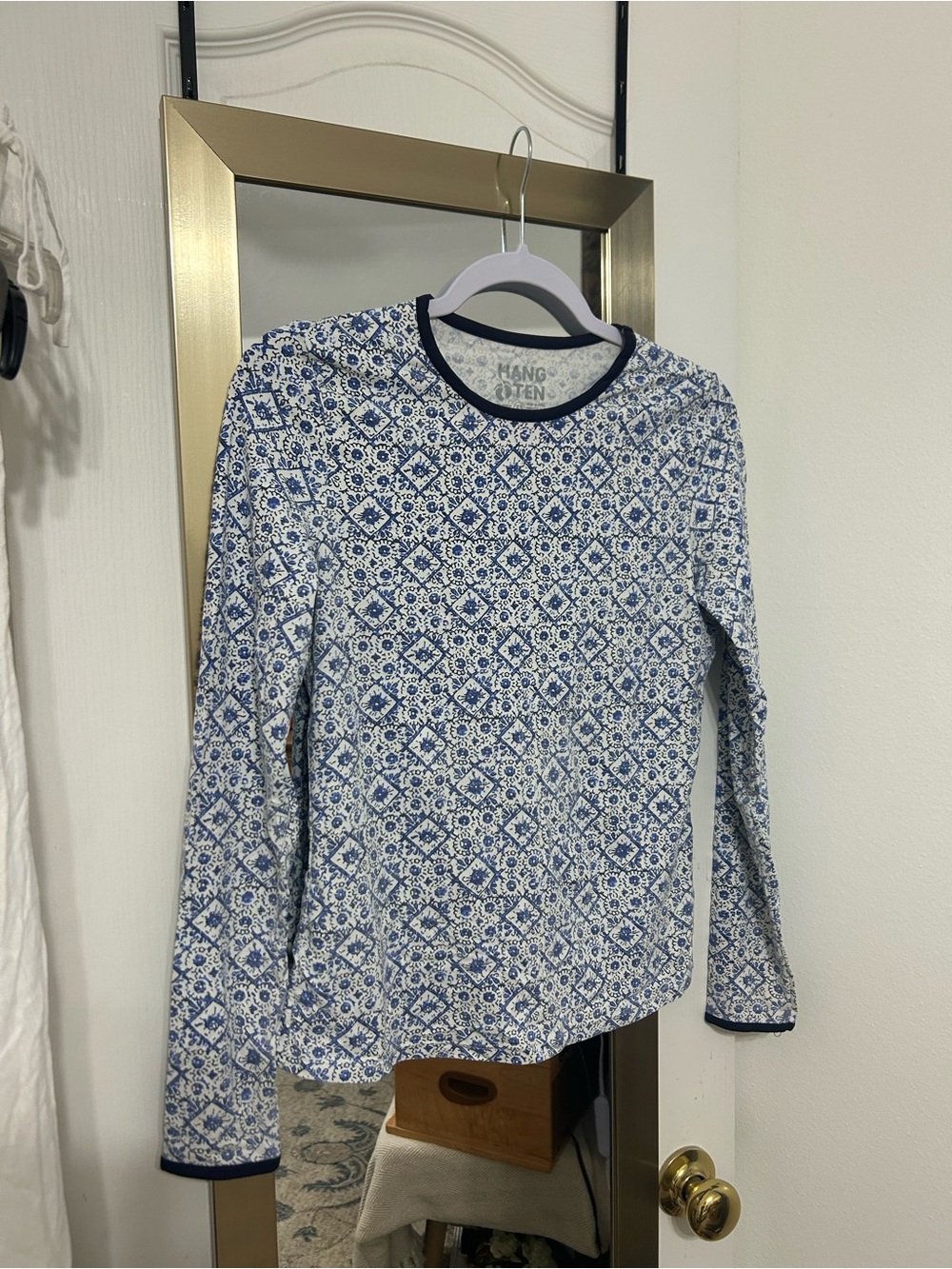 Hang Ten White and Blue Long-Sleeve Athletic/Swim Women’s Tee